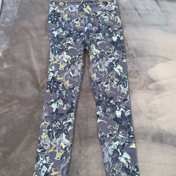 fabletics patterned leggings - Picture 1 of 3